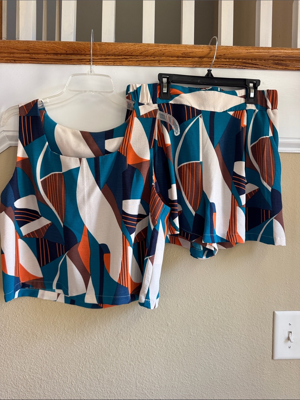 Abstract Geo Print Cropped Camisole in Teal Multi